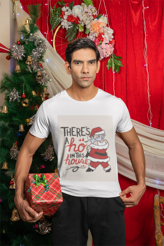 THERE'S HO'S IN THIS HOUSE CHRISTMAS MEN T-SHIRT